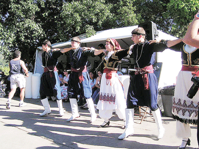 LA 한인타운서 보는 그리스 축제