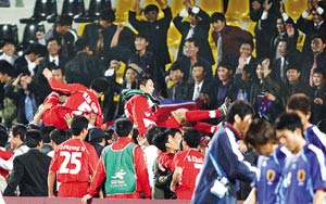 북 축구 응원단, 일본전 승리에 ‘열광 또 열광’