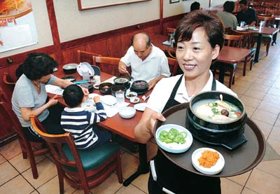 식당가 여름철 보양식 열기‘후끈’