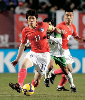 한국축구 진땀 역전승