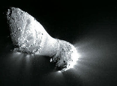 “땅콩 모양이네” 혜성 초근접 촬영