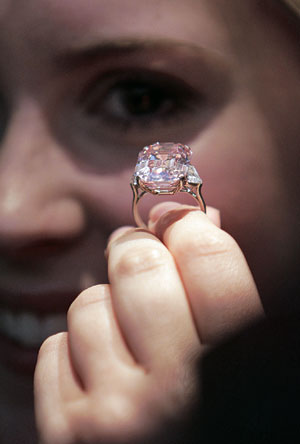 희귀 핑크 다이아몬드 4,600만달러 낙찰‘최고가’