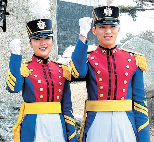 한국 육사 첫 여성 수석졸업