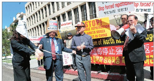 중국영사관 앞 “탈북자 북송말라”