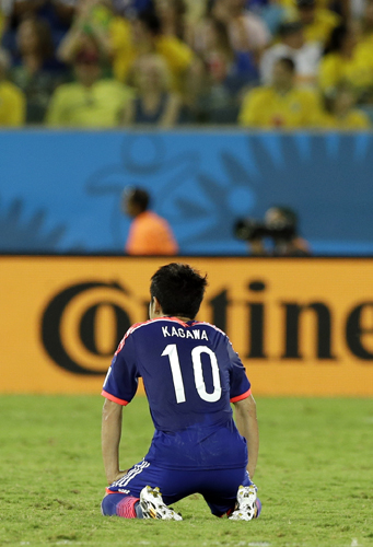 무릎 꿇은 일본, 월드컵 마감
