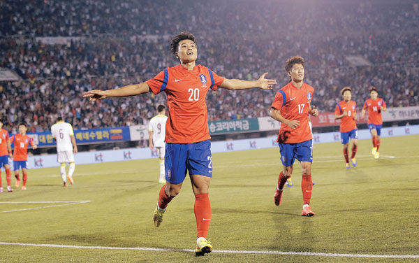 ‘킹’ 동국, 한국축구 부활포 쐈다