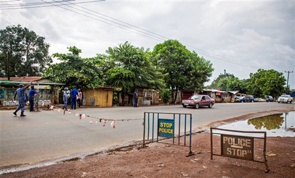 ‘에볼라 비상’ 시에라리온 ‘전국폐쇄’
