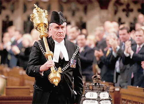 캐나다 총격범 사살한 국회 경위 ‘구국의 영웅’