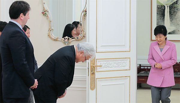 박 대통령, 방한 혼다 의원 접견