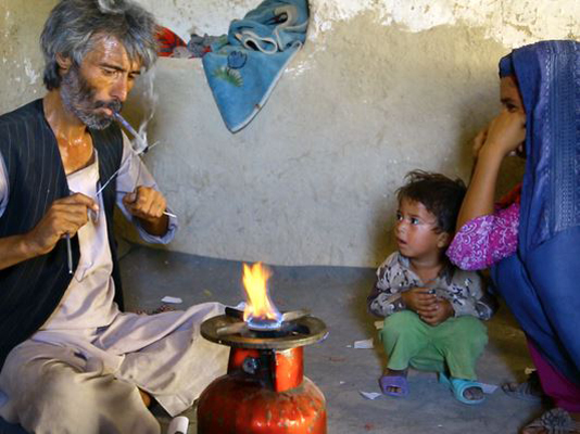 세계의 ‘아편 공장’ 아프간 아이들마저 중독으로 신음