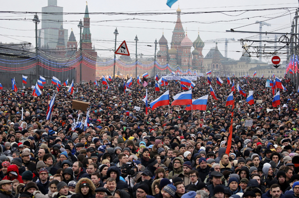 러시아 시민 수만명, 피살 넴초프 추모 행진