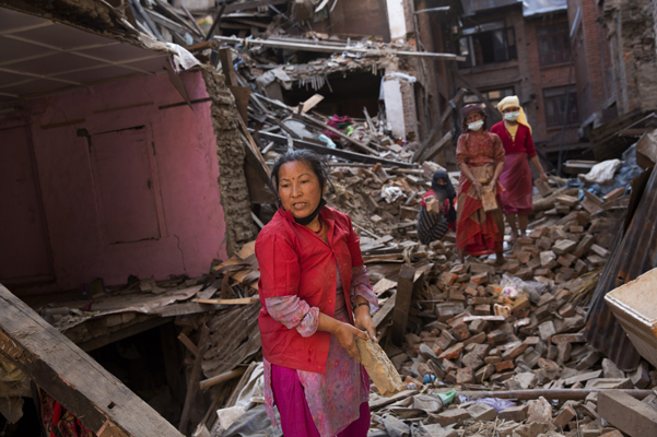 네팔 지진 8일 만에 101세 노인 생환
