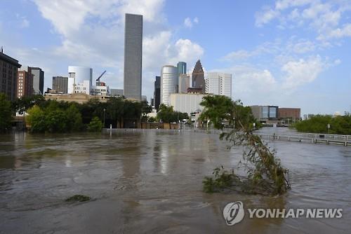 미 중남부 폭우 휴스턴도 강타…사망 9명·실종 30명