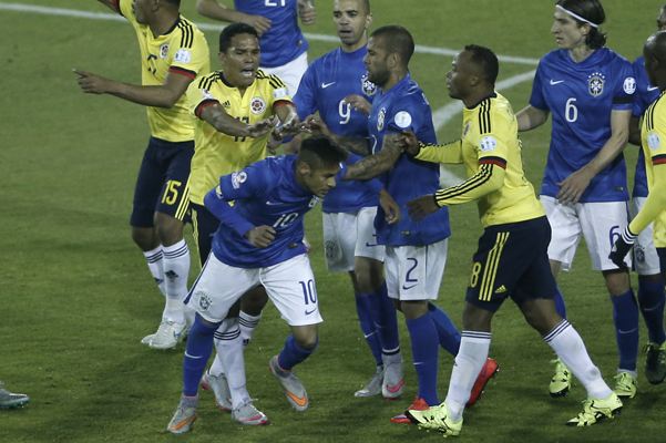 삼바군단 브라질, 콜롬비아에 0-1 무릎