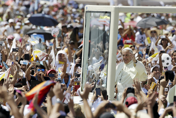 남미 방문 교황 ‘가족의 가치’ 역설
