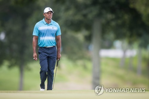 -PGA- ‘또 흔들’ 우즈, 공동 42위 추락…김민휘 공동4위