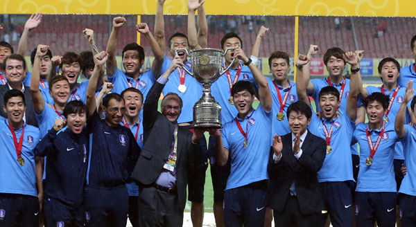 한국축구 7년 만에 정상 탈환