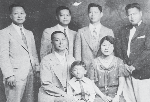 강명화 선생과 아들 5형제, 부부 4쌍 ‘온가족 독립운동’