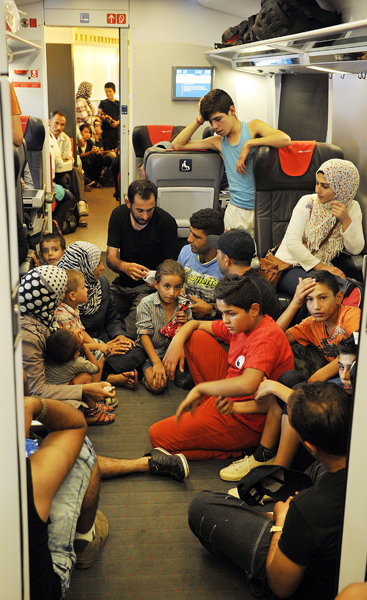 헝가리, 난민들 서유럽행 방조