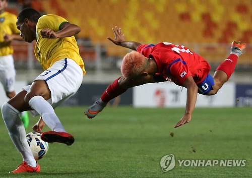 -수원컵축구- 한국, 브라질에 0-2 패배…’무승으로 마감’