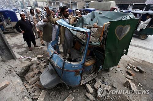 아프간-파키스탄 접경 규모7.5 강진··· 약 300명 사망