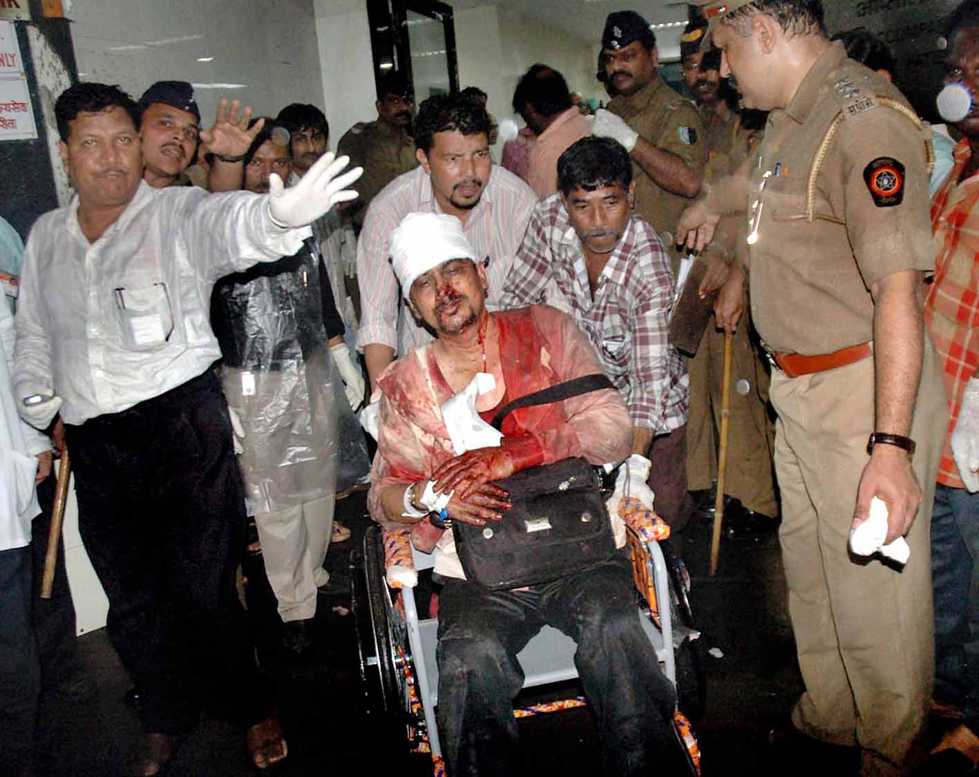 인도, 폭탄테러로 100여명 사망