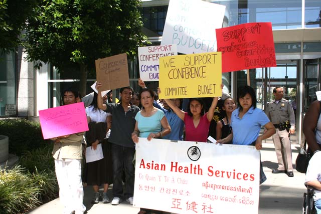 동양인 건강진료소 의료예산 삭감반대 시위