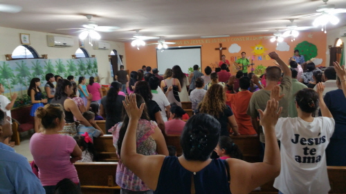 멕시칼리에 3개 현지교회 개척